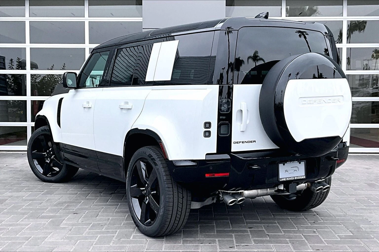 2026 Land Rover Defender 110 V8 (L663), 3/14
