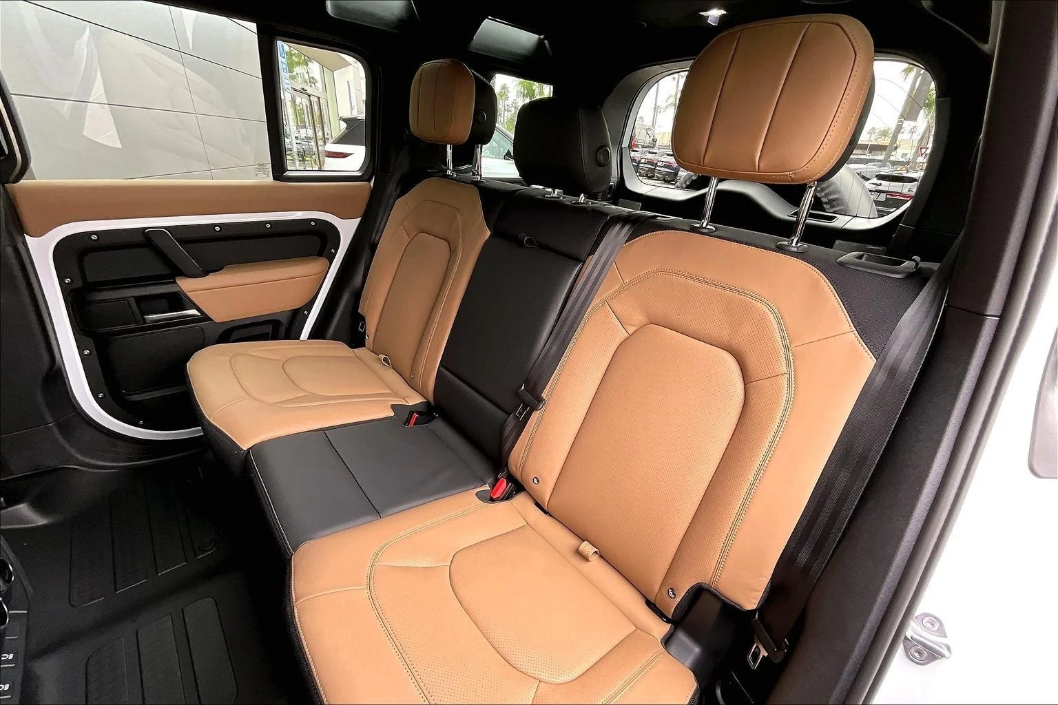 2026 Land Rover Defender 110 V8 (L663), 10/14