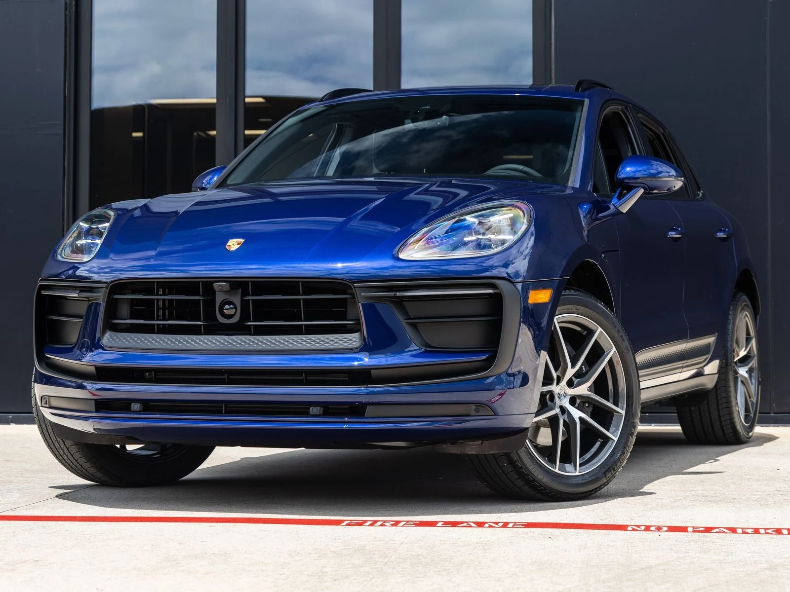 Porsche Macan (95B) · Gentian Blue Metallic · Indigo Auto Group