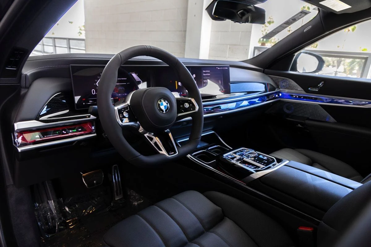 2026 BMW 760i xDrive (G70), 17/20