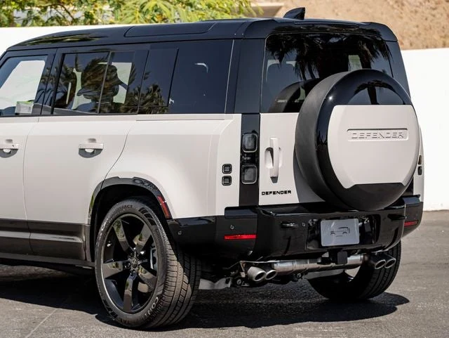 2026 Land Rover Defender 110 X-Dynamic SE (L663), 10/20