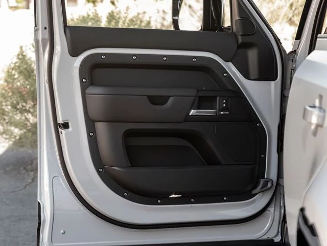 2026 Land Rover Defender 110 X-Dynamic SE (L663), 12/20
