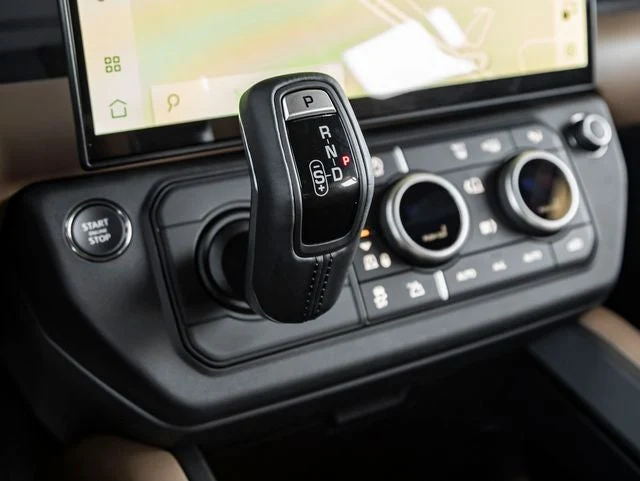 2026 Land Rover Defender 130 S (L663), 19/20