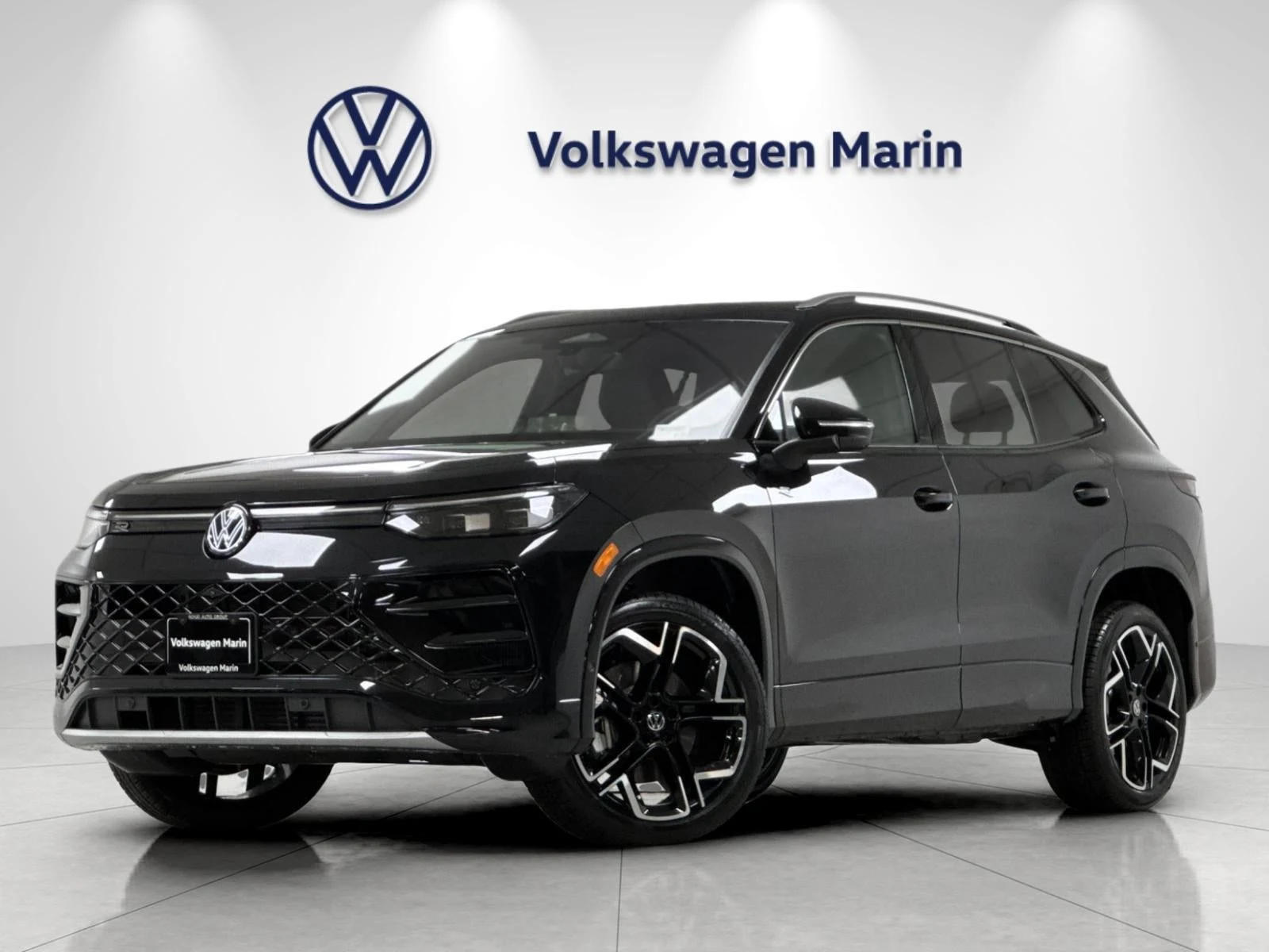 Volkswagen Tiguan SEL R-Line Turbo (3rd Generation North America) · Deep Black Pearl · Indigo Auto Group