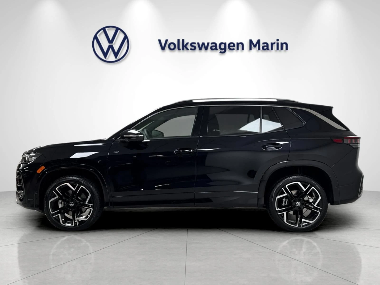 2026 Volkswagen Tiguan SEL R-Line Turbo (3rd Generation North America), 2/20