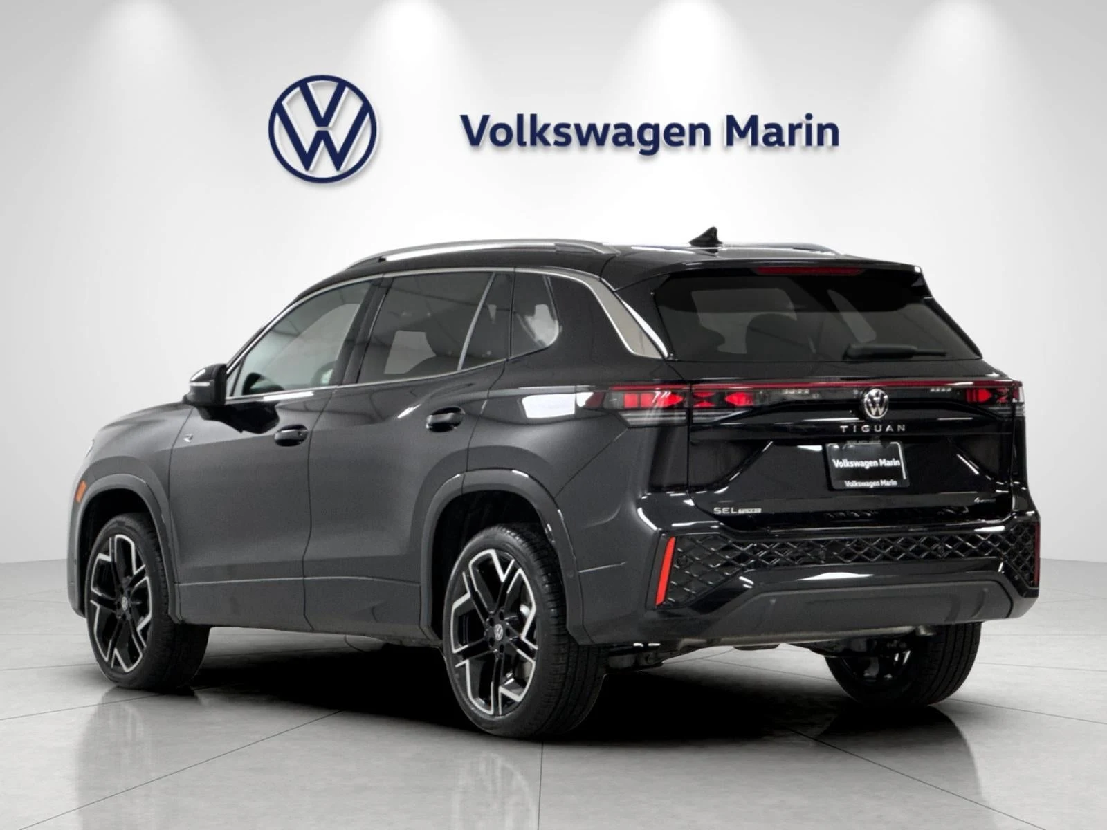 2026 Volkswagen Tiguan SEL R-Line Turbo (3rd Generation North America), 3/20