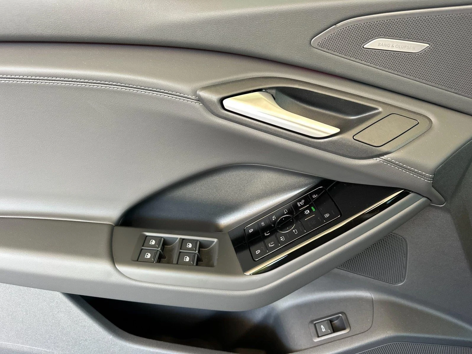 2027 Audi SQ6 e-tron Premium Plus, 10/20