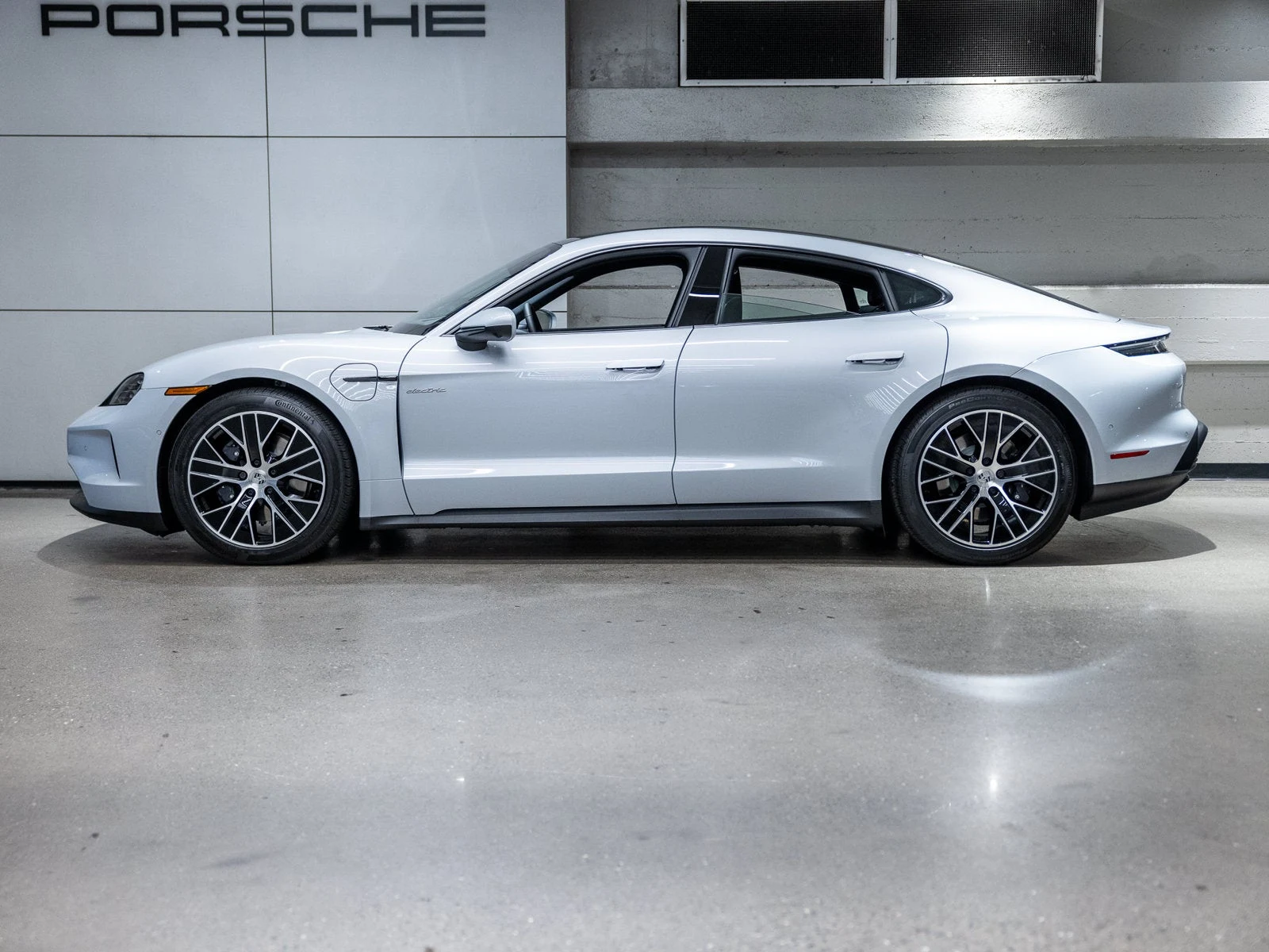 2026 Porsche Taycan 4 Sedan (2025 Update), 2/20