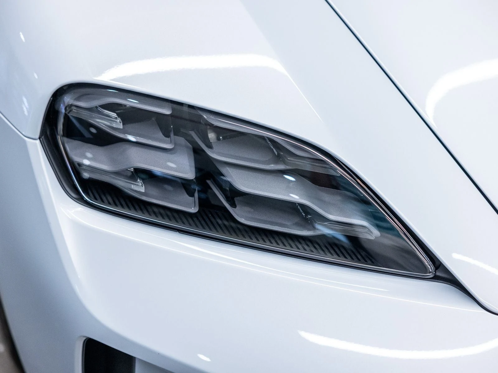 2026 Porsche Taycan 4 Sedan (2025 Update), 13/20