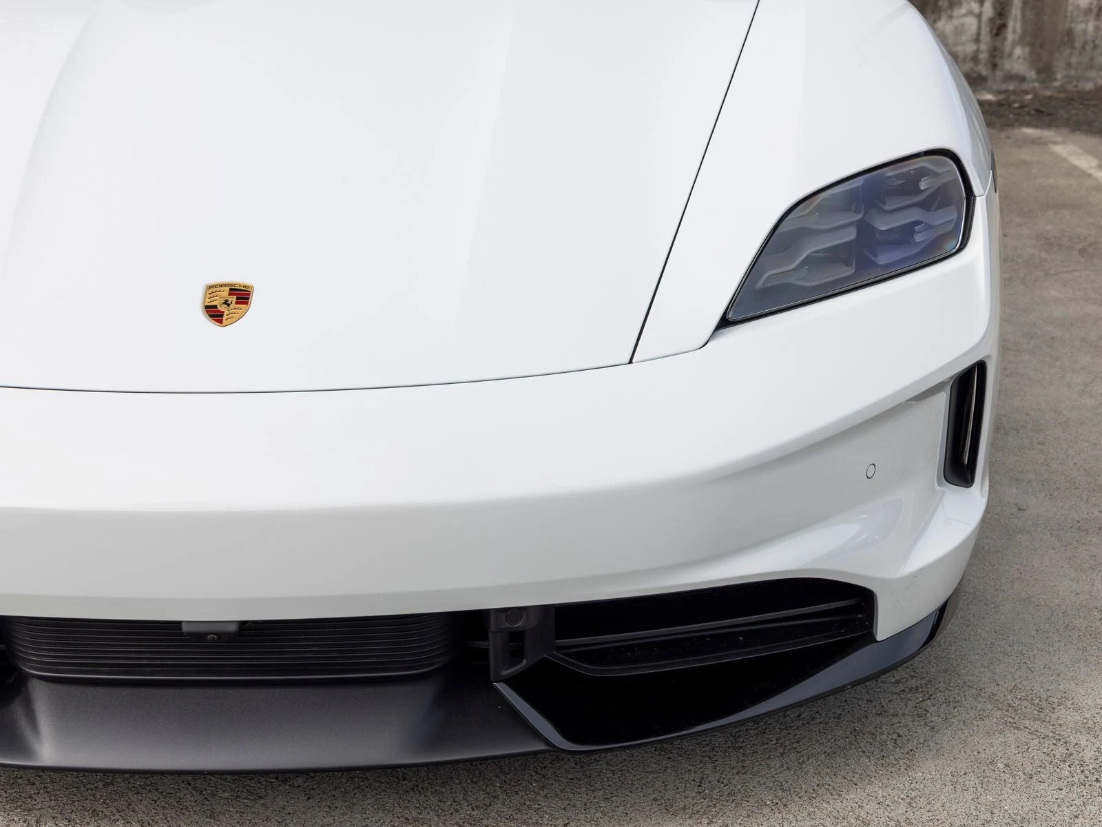 2026 Porsche Taycan 4 Black Edition (2025 Update), 17/20