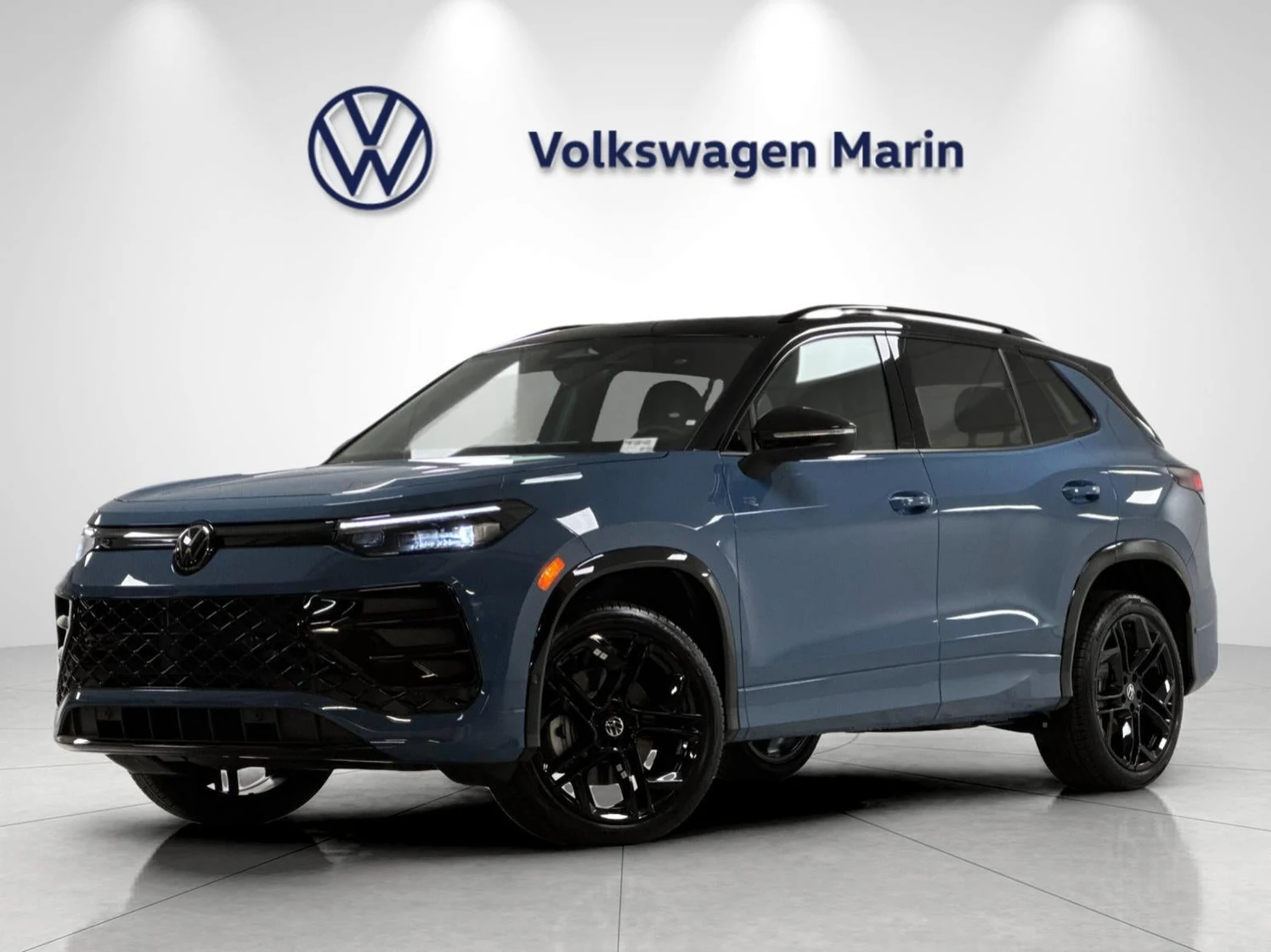 Volkswagen Tiguan SE R-Line Black (3rd Generation North America) · Monterey Blue W And Deep Black Roof · Indigo Auto Group