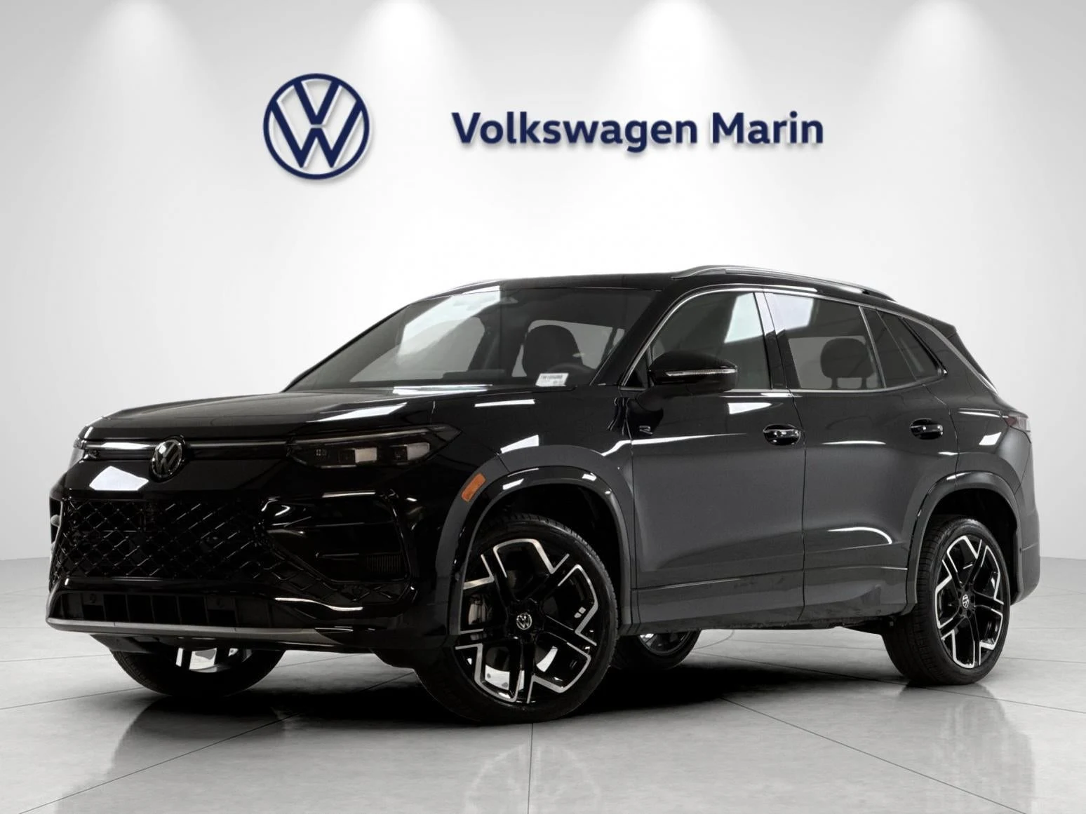 Volkswagen Tiguan SEL R-Line Turbo (3rd Generation North America) · Deep Black Pearl · Indigo Auto Group