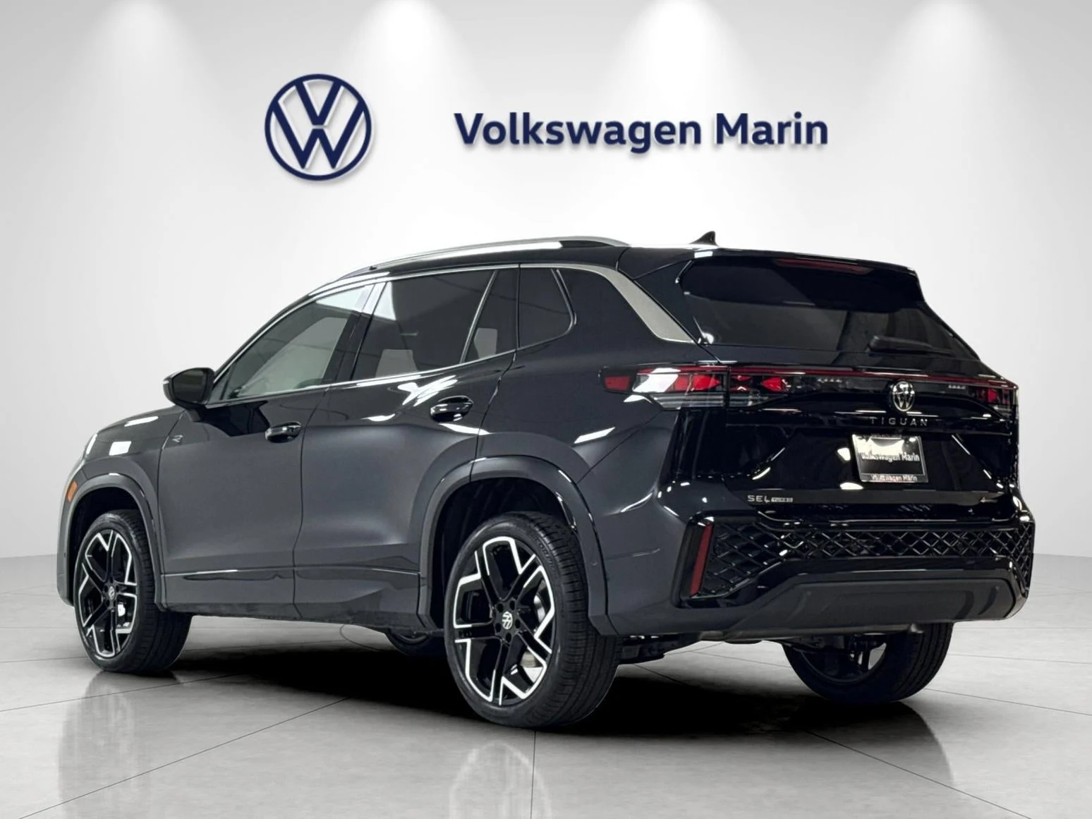 2026 Volkswagen Tiguan SEL R-Line Turbo (3rd Generation North America), 3/20