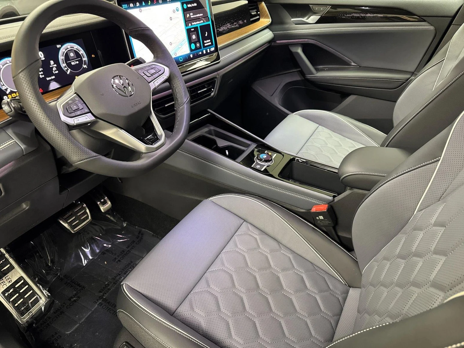 2026 Volkswagen Tiguan SEL R-Line Turbo (3rd Generation North America), 9/20