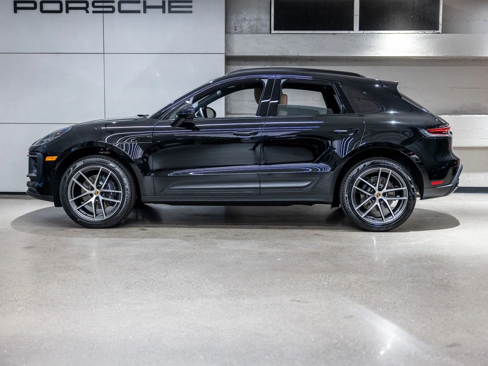 2026 Porsche Macan (95B), 2/20