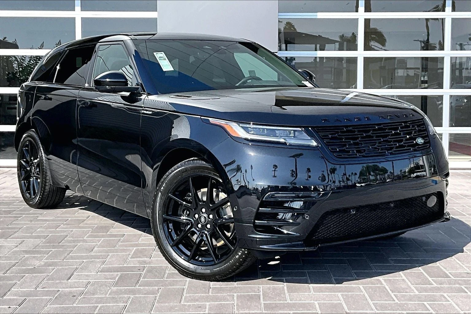 2026 Land Rover Range Rover Velar Dynamic SE (L560), 2/14