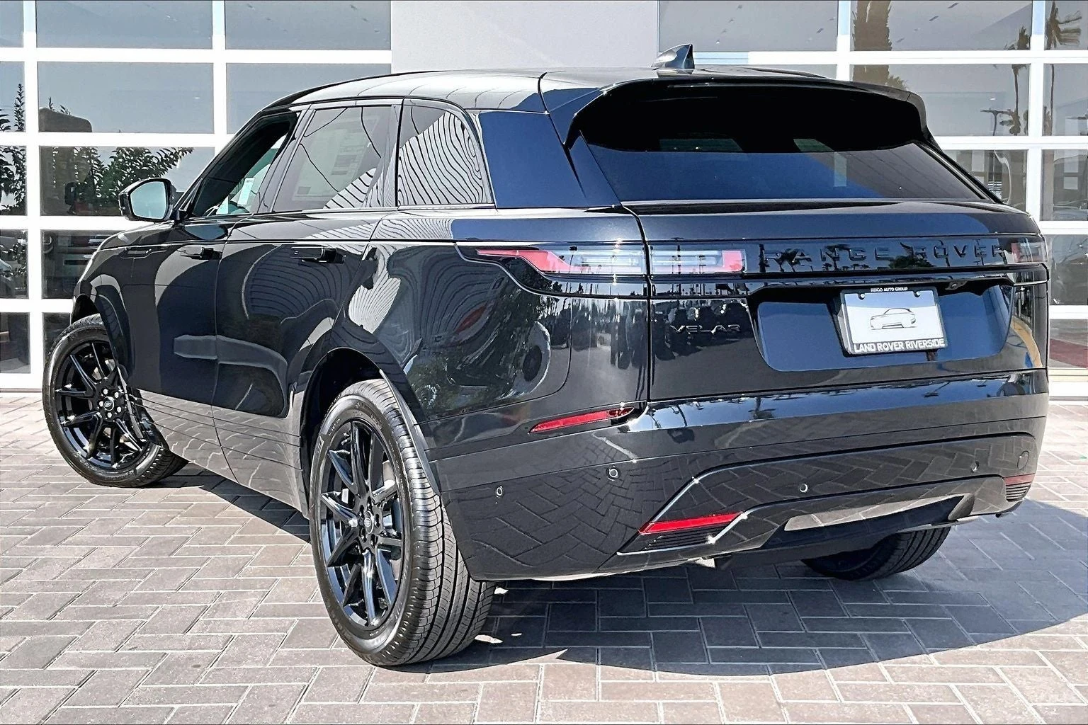 2026 Land Rover Range Rover Velar Dynamic SE (L560), 3/14