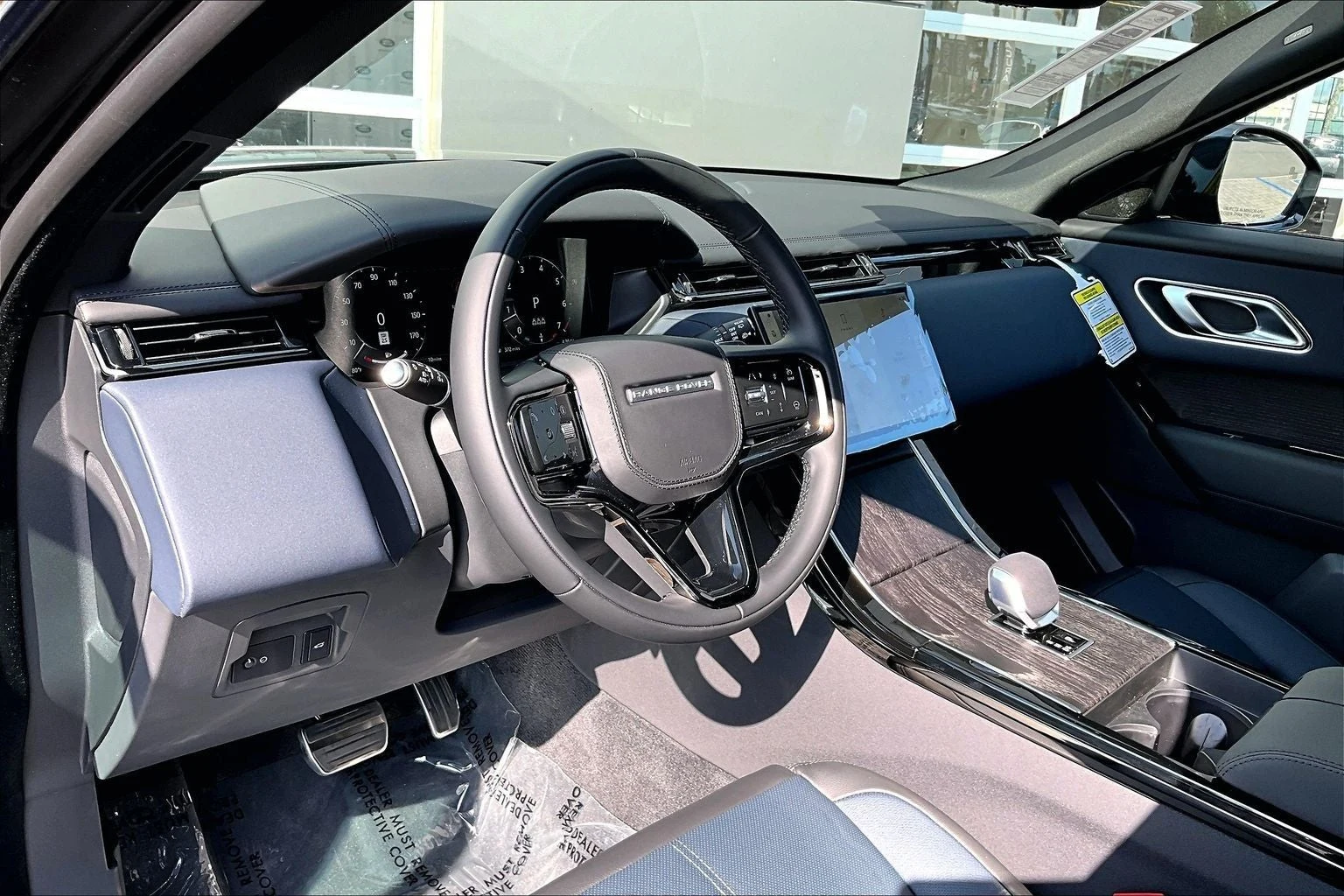 2026 Land Rover Range Rover Velar Dynamic SE (L560), 6/14