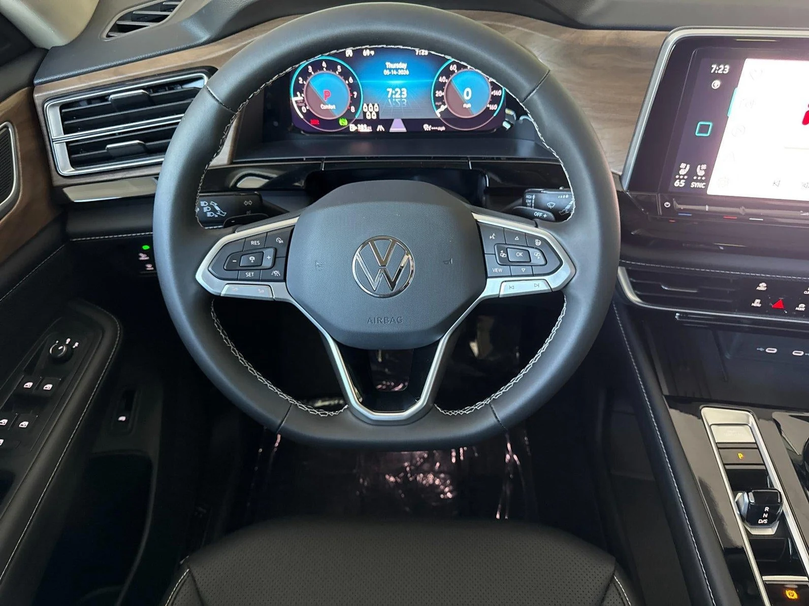 2026 Volkswagen Atlas 2.0T SE with Technology (2024 Update), 13/20