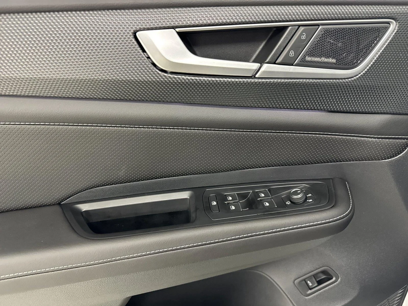2026 Volkswagen Atlas Cross Sport 2.0T SEL Premium R-Line (2024 Update), 10/20