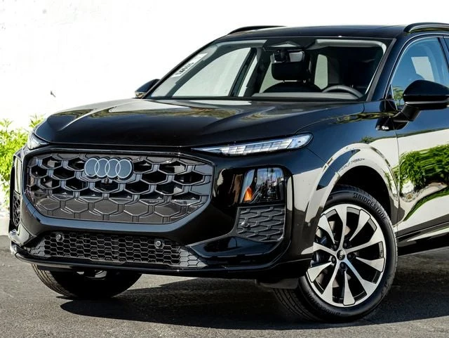 2026 Audi Q3 S line quattro (FJ), 2/20