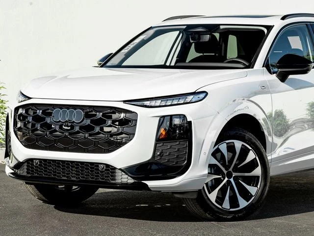2026 Audi Q3 S line quattro (FJ), 2/20