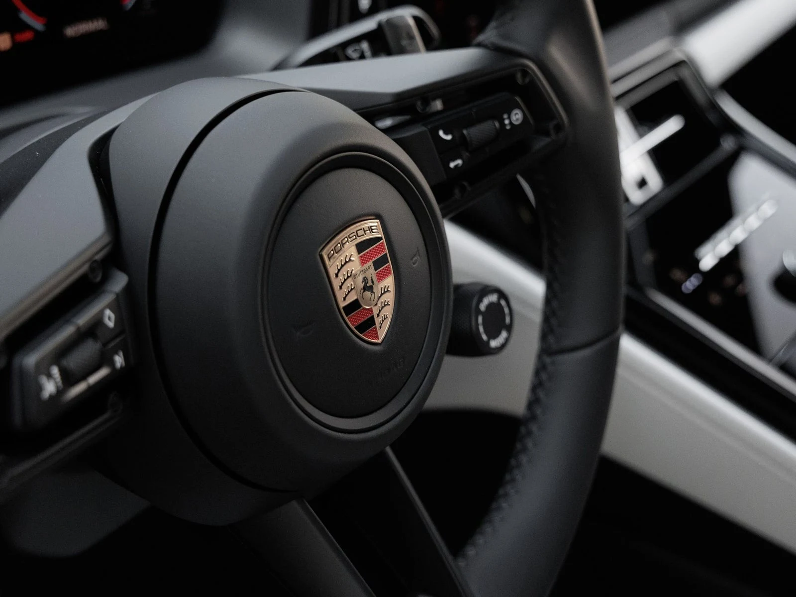 2026 Porsche Panamera (976), 19/20