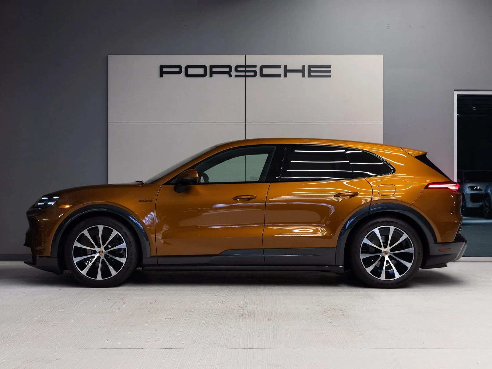 2026 Porsche Cayenne Electric (E4), 2/20