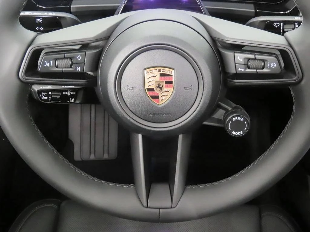 2026 Porsche Macan 4 Electric (XAB), 20/20