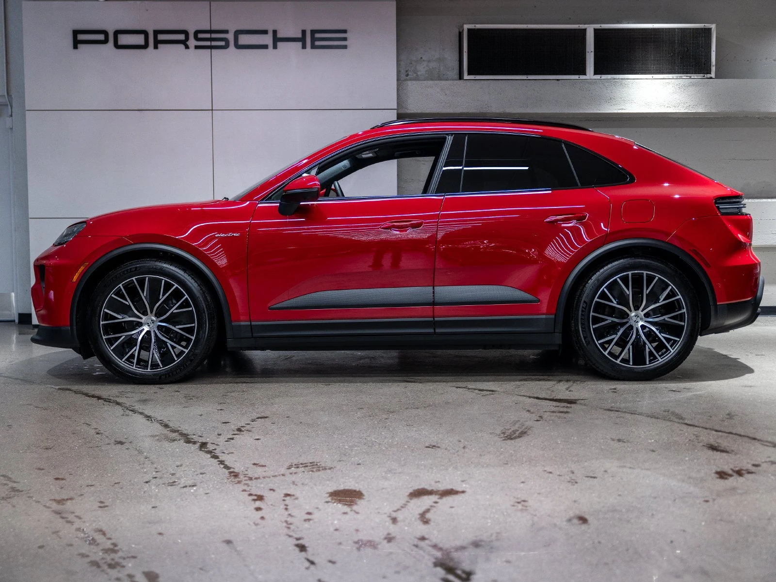 2026 Porsche Macan 4 Electric (XAB), 2/20