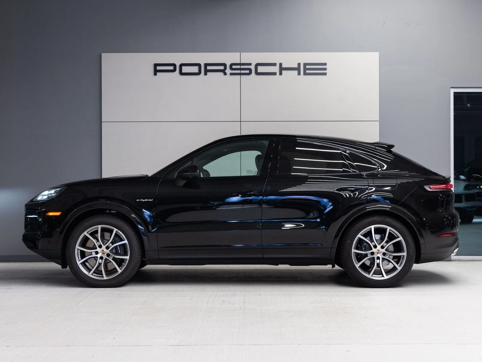 2026 Porsche Cayenne E-Hybrid Coupé (3rd Generation), 2/20