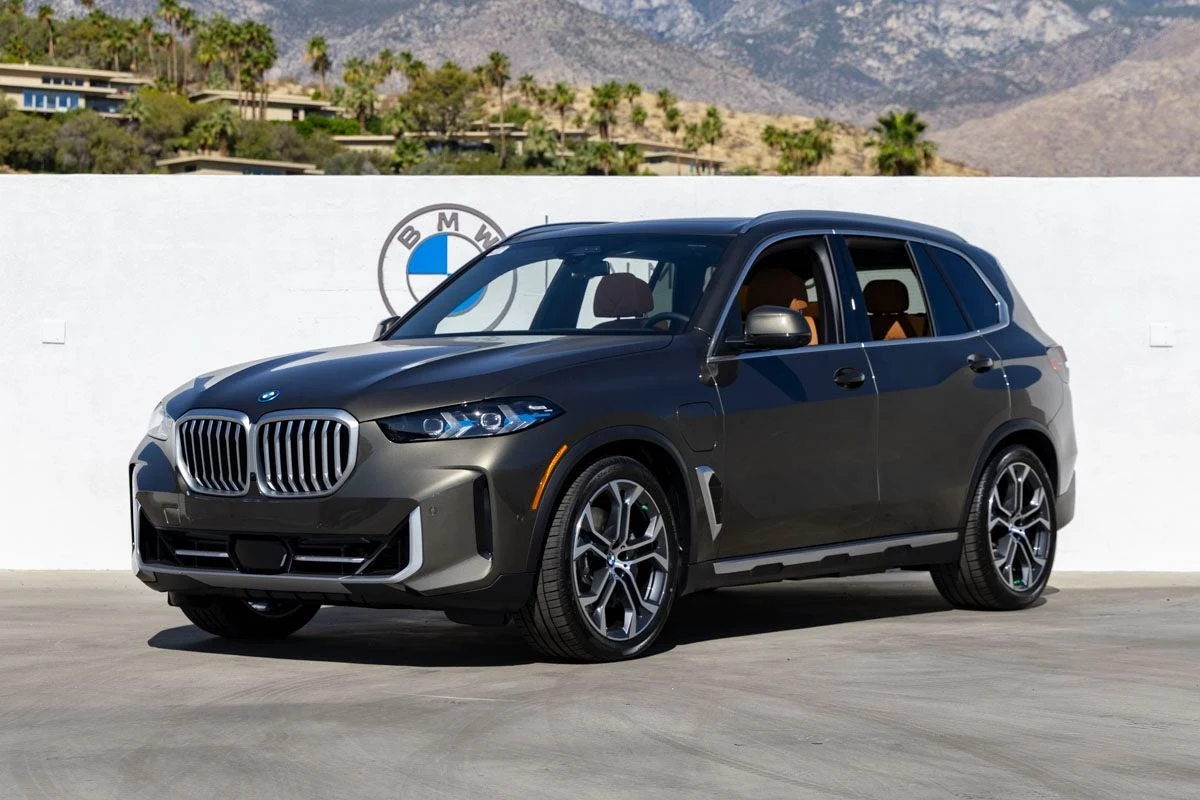 BMW X5 xDrive50e (G05) · Manhattan Green Metallic · Indigo Auto Group