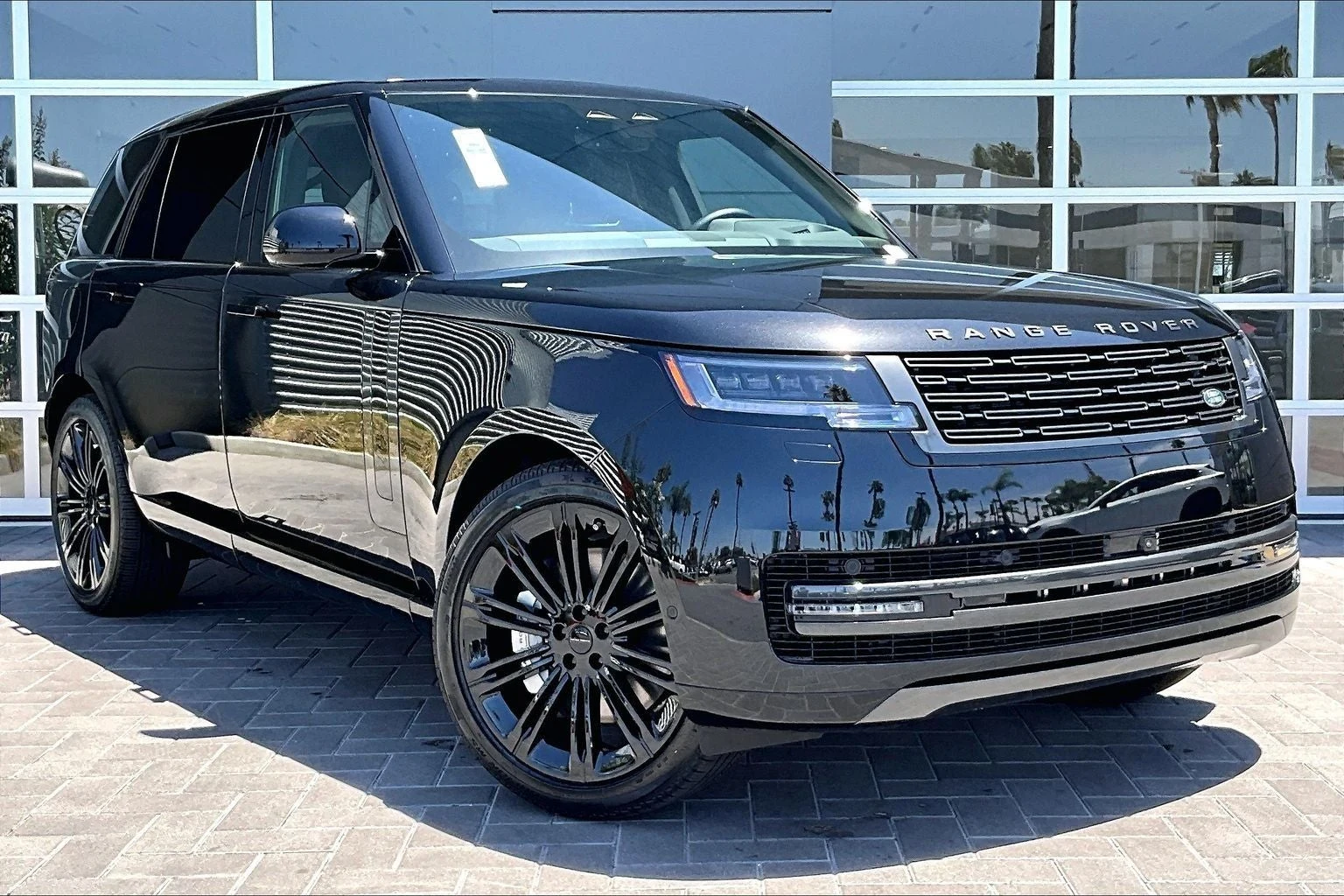 2026 Land Rover Range Rover SE LWB (L460), 2/15