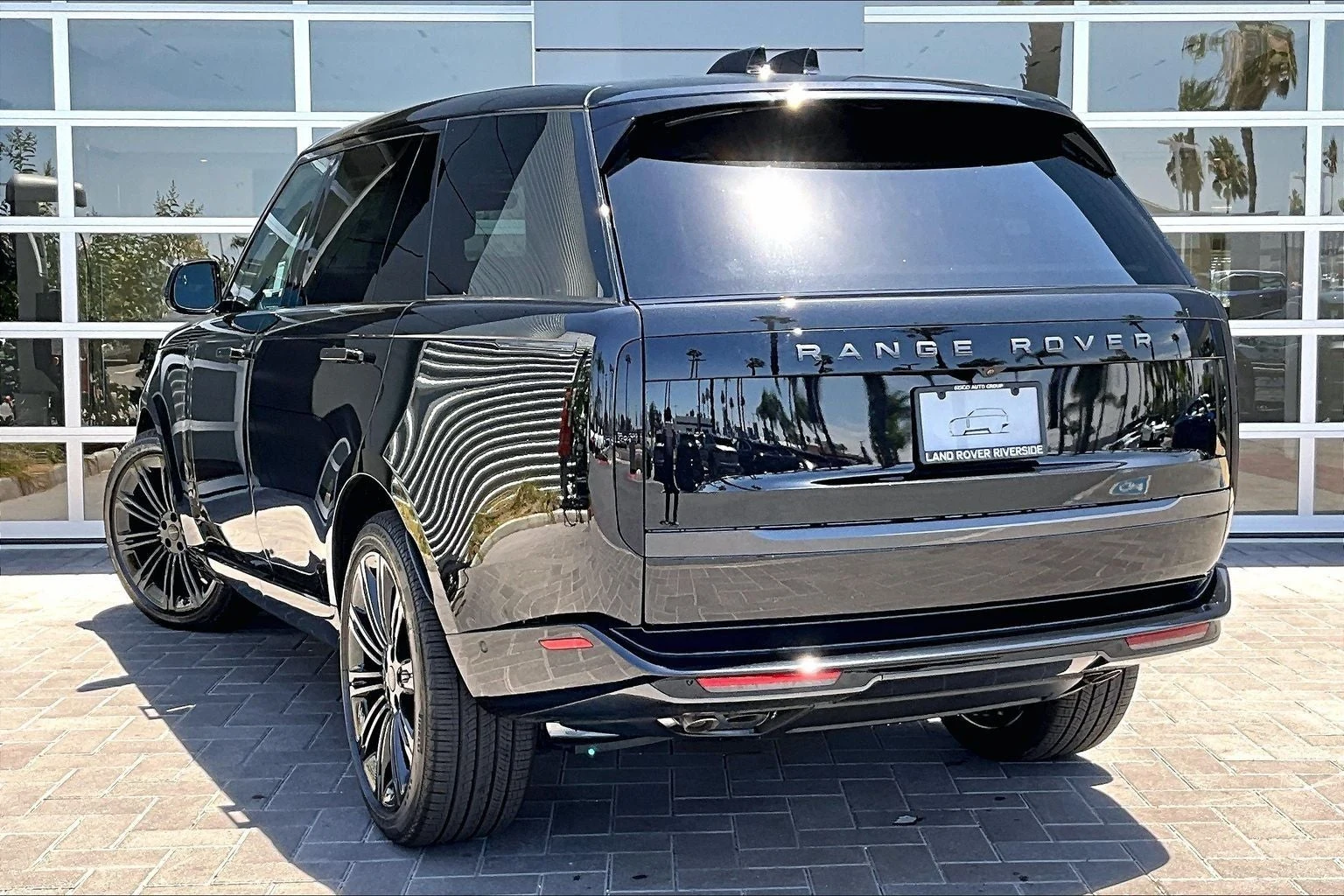 2026 Land Rover Range Rover SE LWB (L460), 3/15