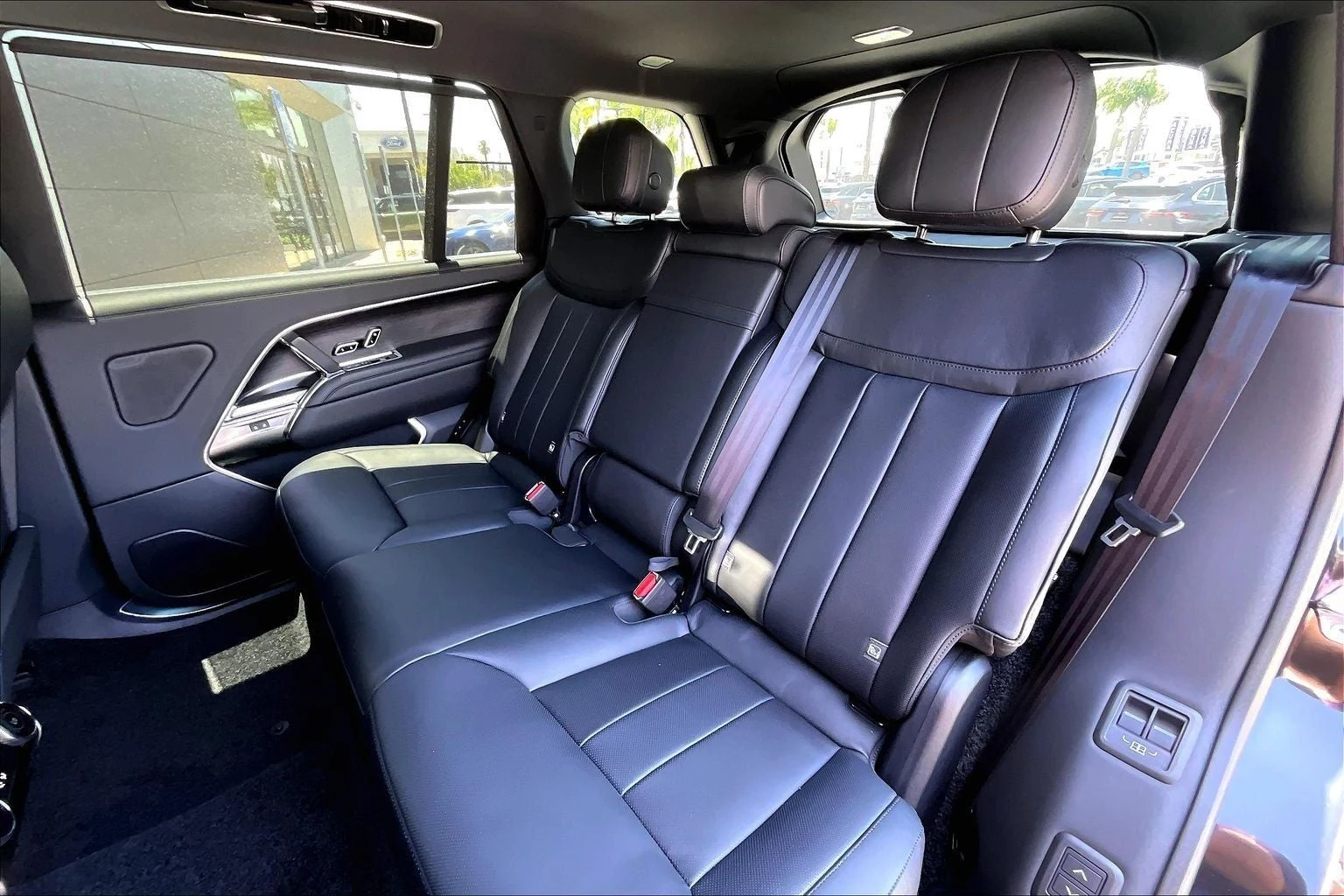 2026 Land Rover Range Rover SE LWB (L460), 10/15