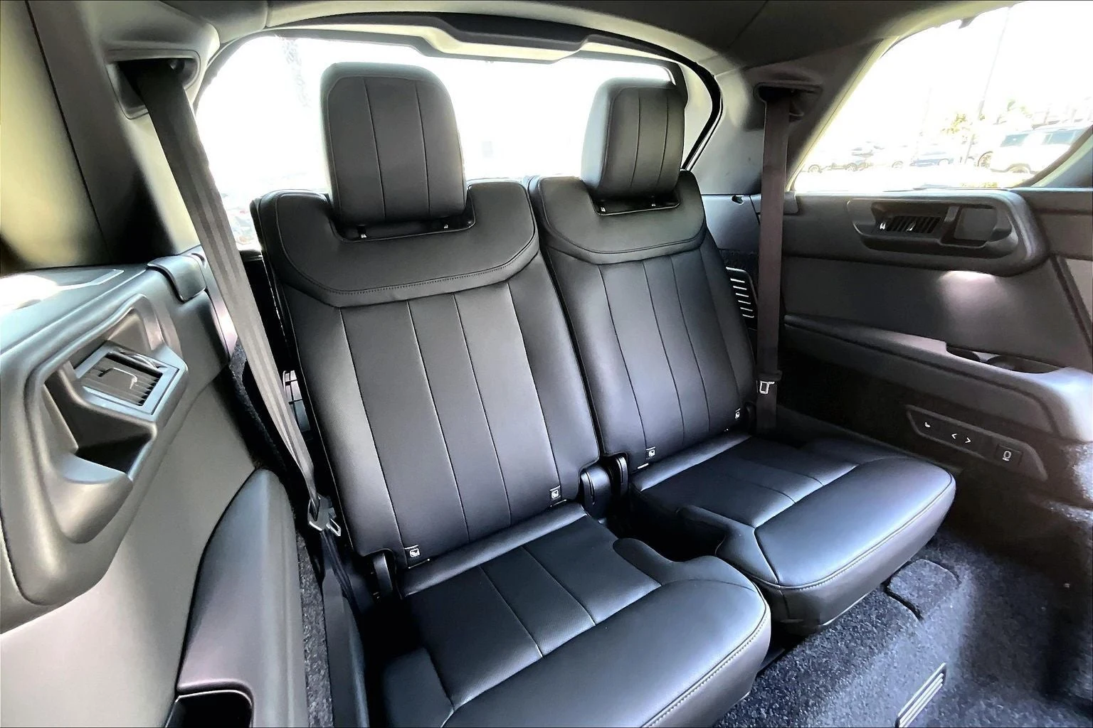 2026 Land Rover Range Rover SE LWB (L460), 11/15
