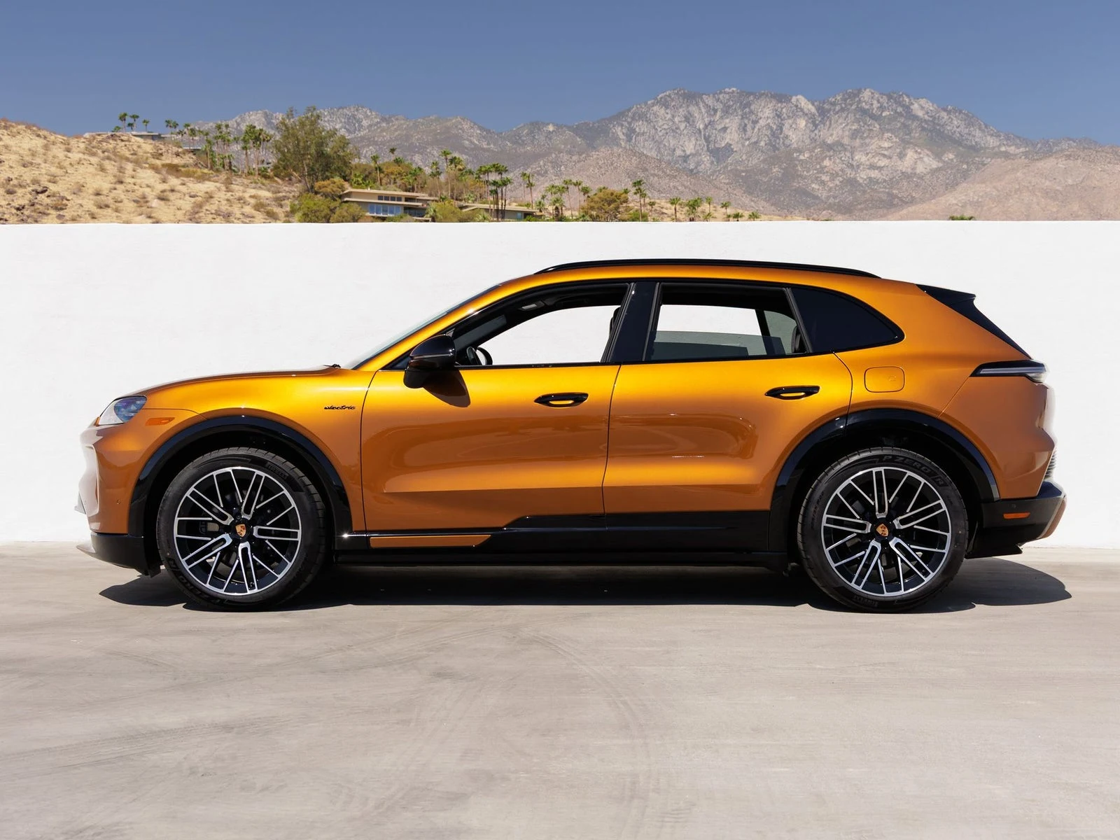 2026 Porsche Cayenne Electric (E4), 2/20