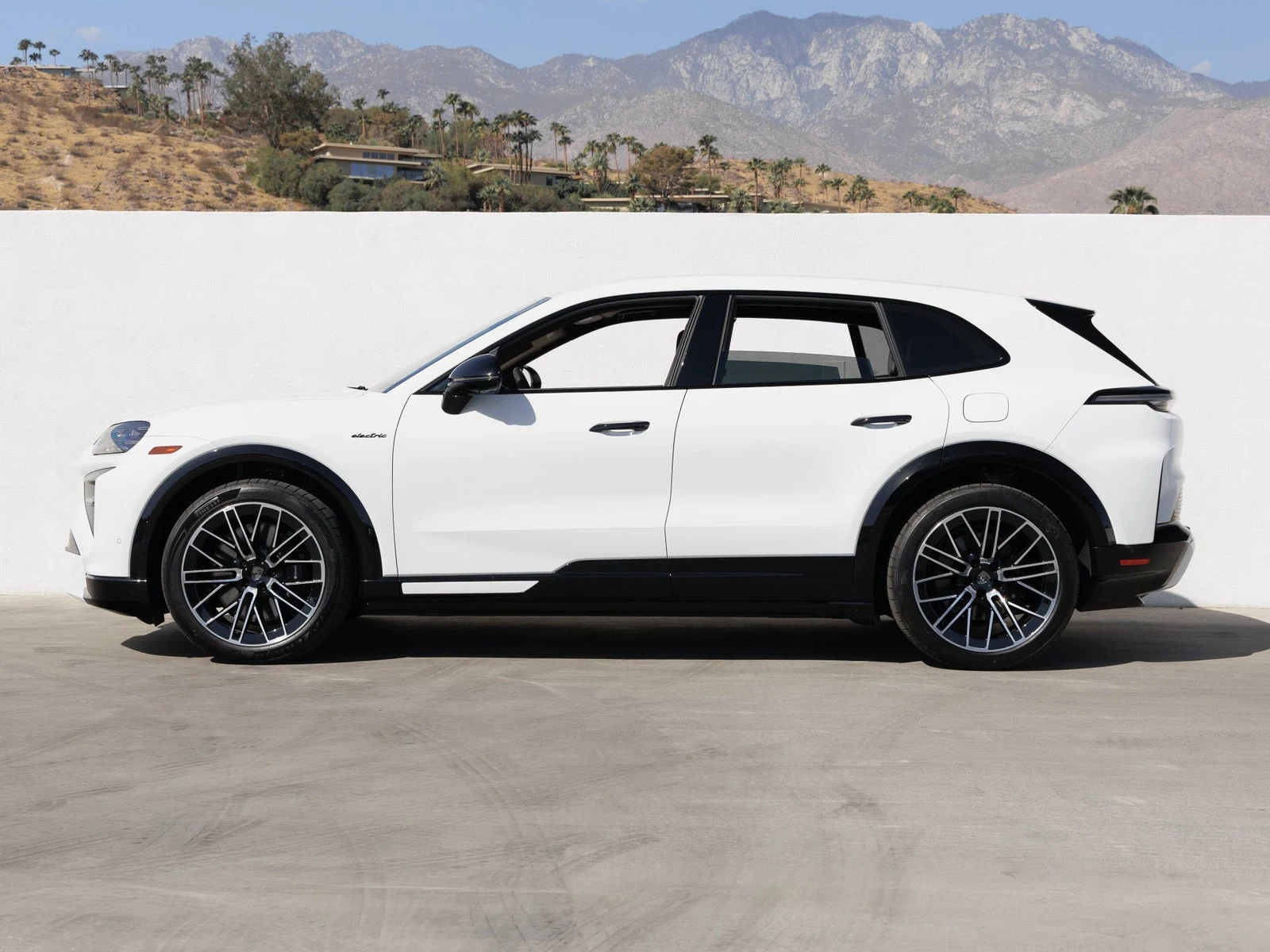 2026 Porsche Cayenne Turbo Electric (E4), 2/20