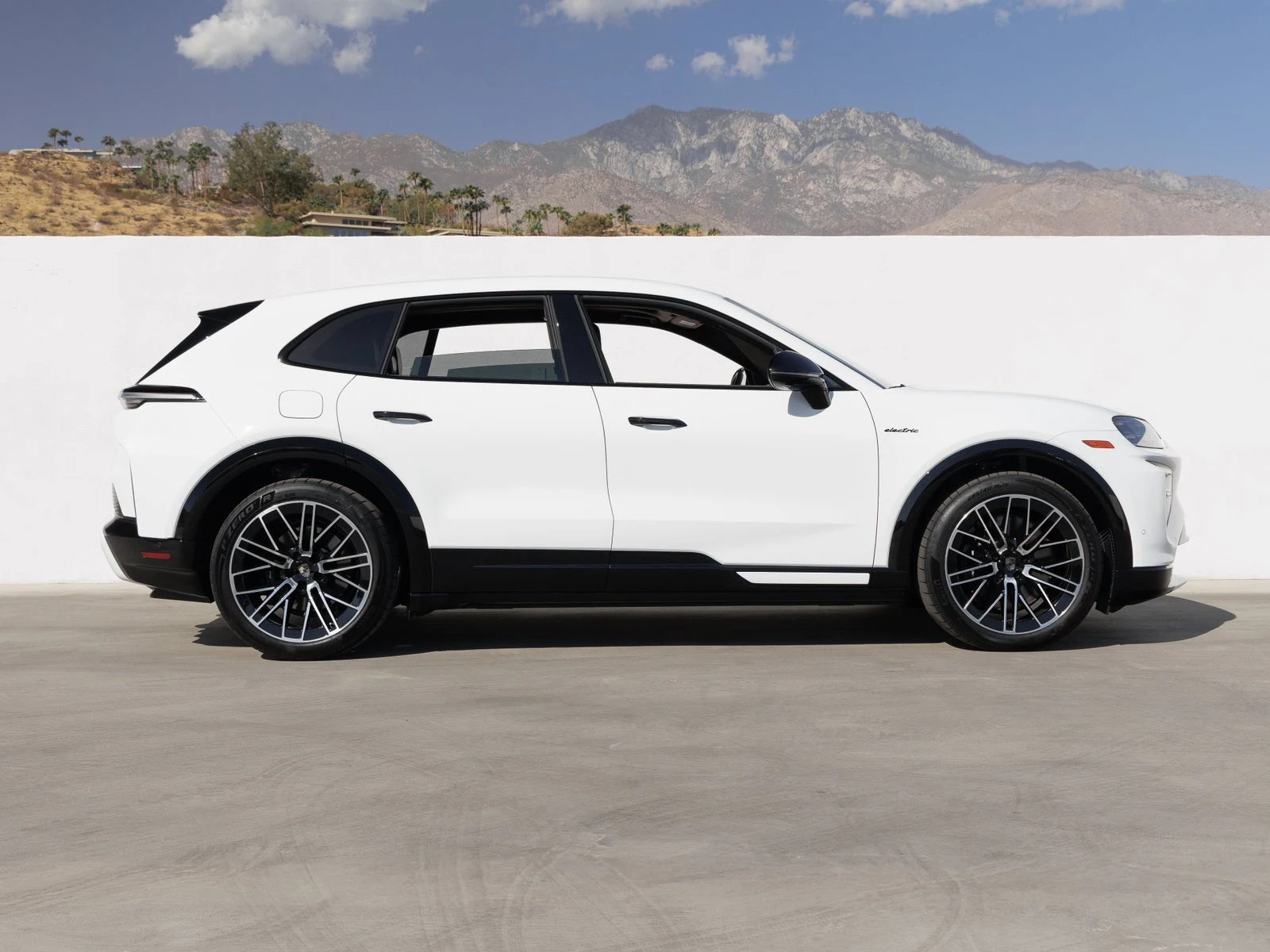 2026 Porsche Cayenne Turbo Electric (E4), 8/20