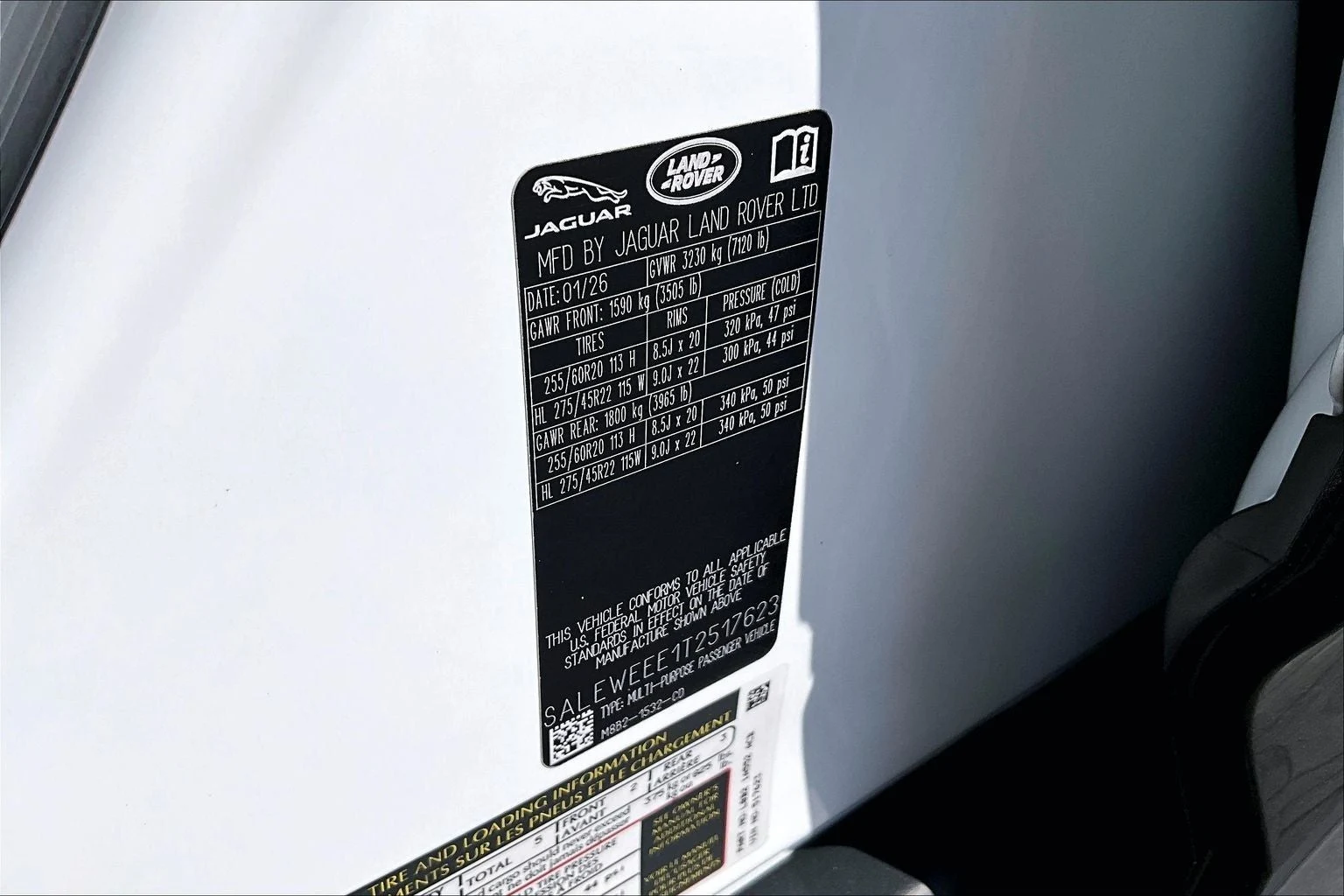 2026 Land Rover Defender 110 V8 Patagonia White Matte Wrap (L663), 13/14