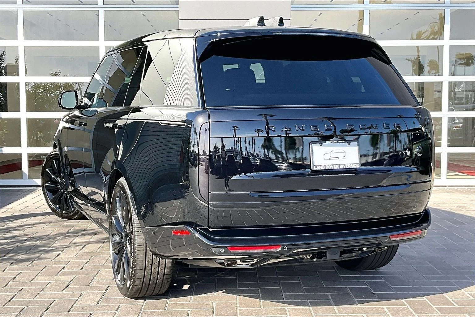 2026 Land Rover Range Rover SV Black Edition LWB (L460), 3/15