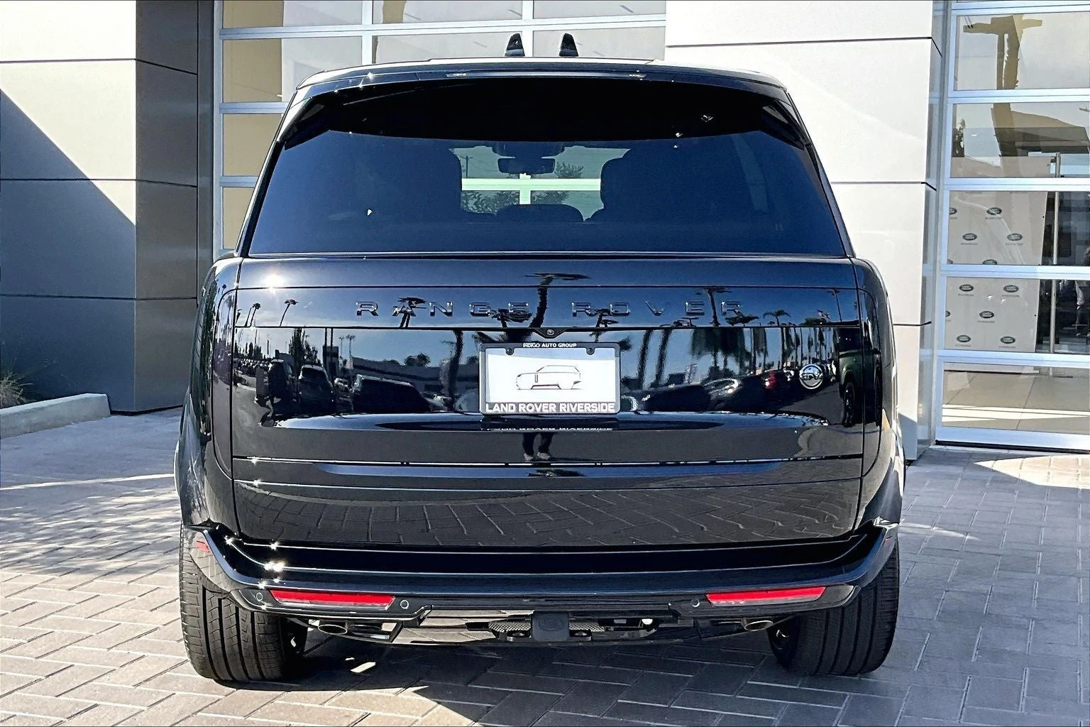 2026 Land Rover Range Rover SV Black Edition LWB (L460), 4/15