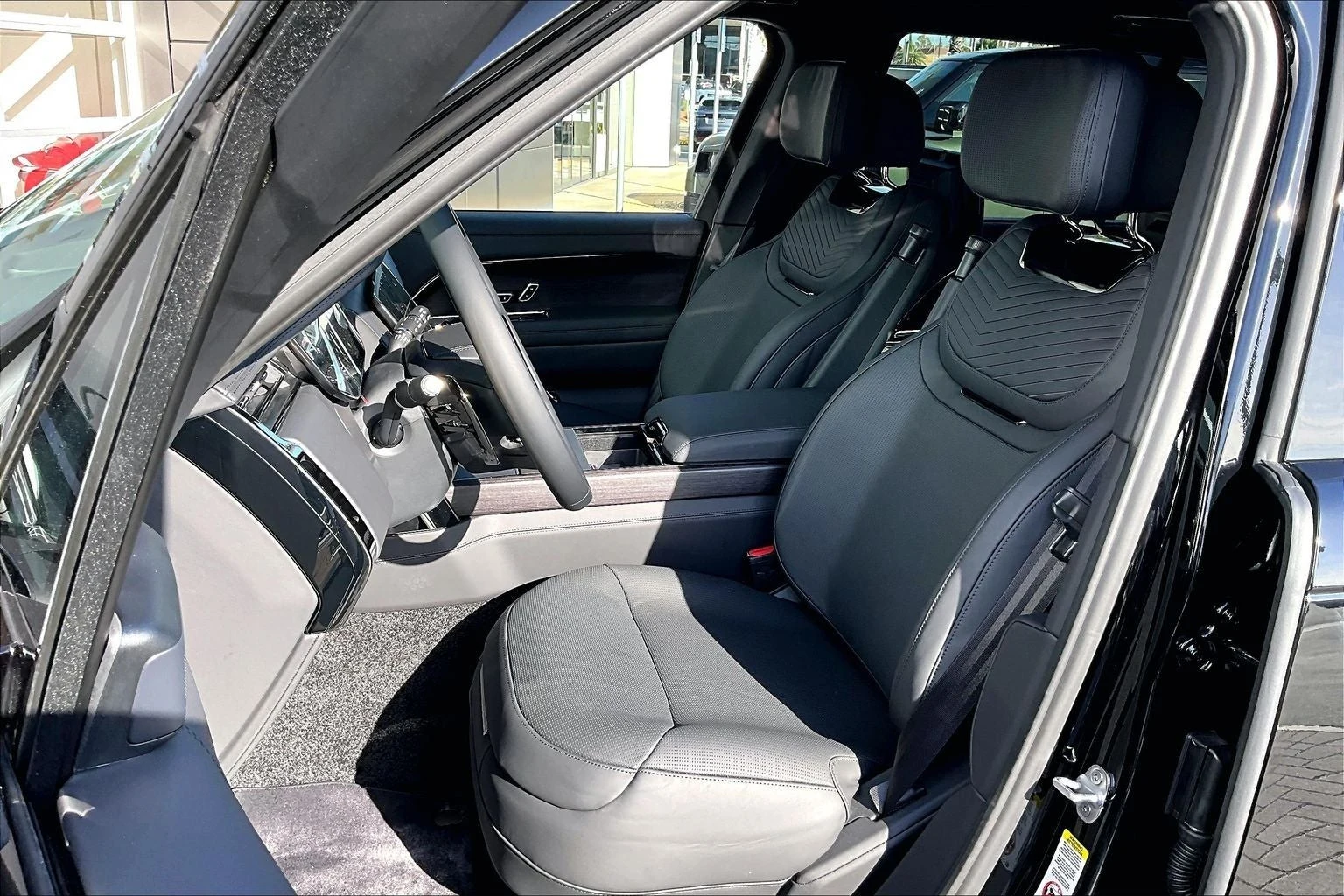 2026 Land Rover Range Rover SV Black Edition LWB (L460), 9/15