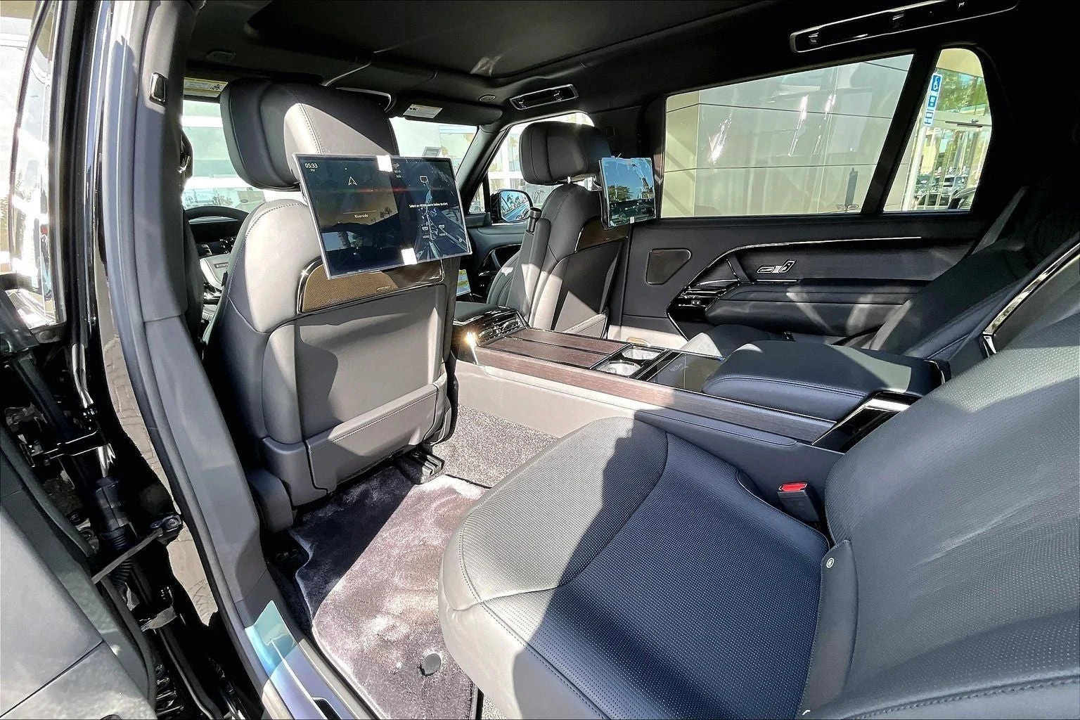 2026 Land Rover Range Rover SV Black Edition LWB (L460), 11/15