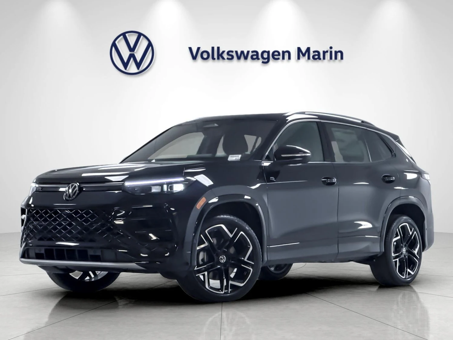 Volkswagen Tiguan SEL R-Line Turbo (3rd Generation North America) · Deep Black Pearl · Indigo Auto Group