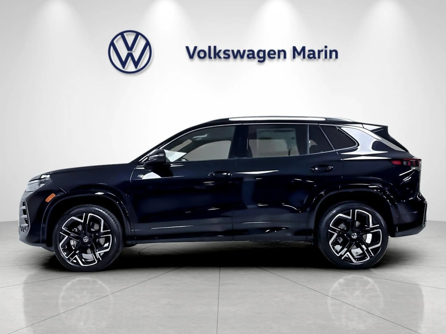 2026 Volkswagen Tiguan SEL R-Line Turbo (3rd Generation North America), 2/20