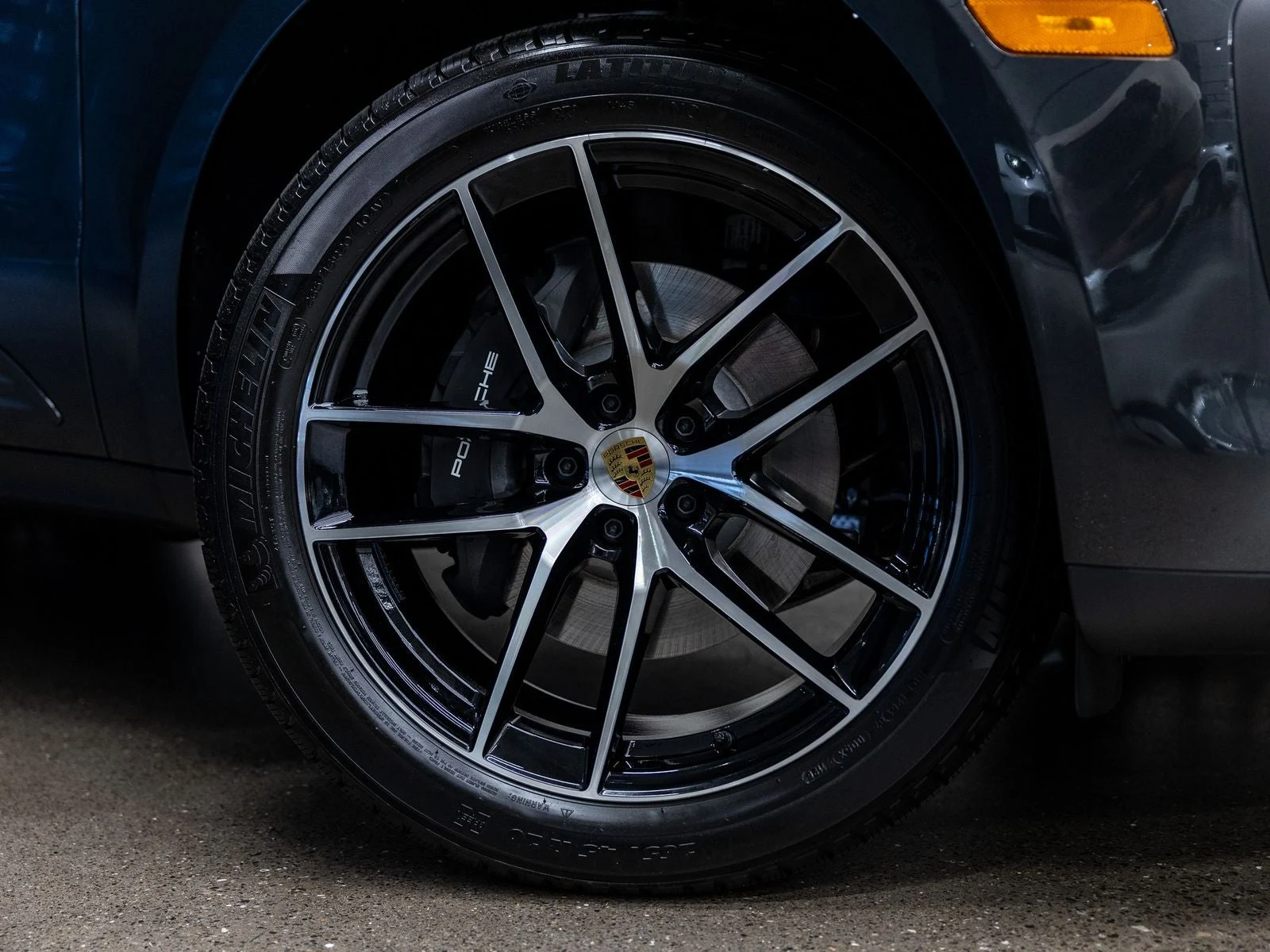 2026 Porsche Macan (95B), 19/20