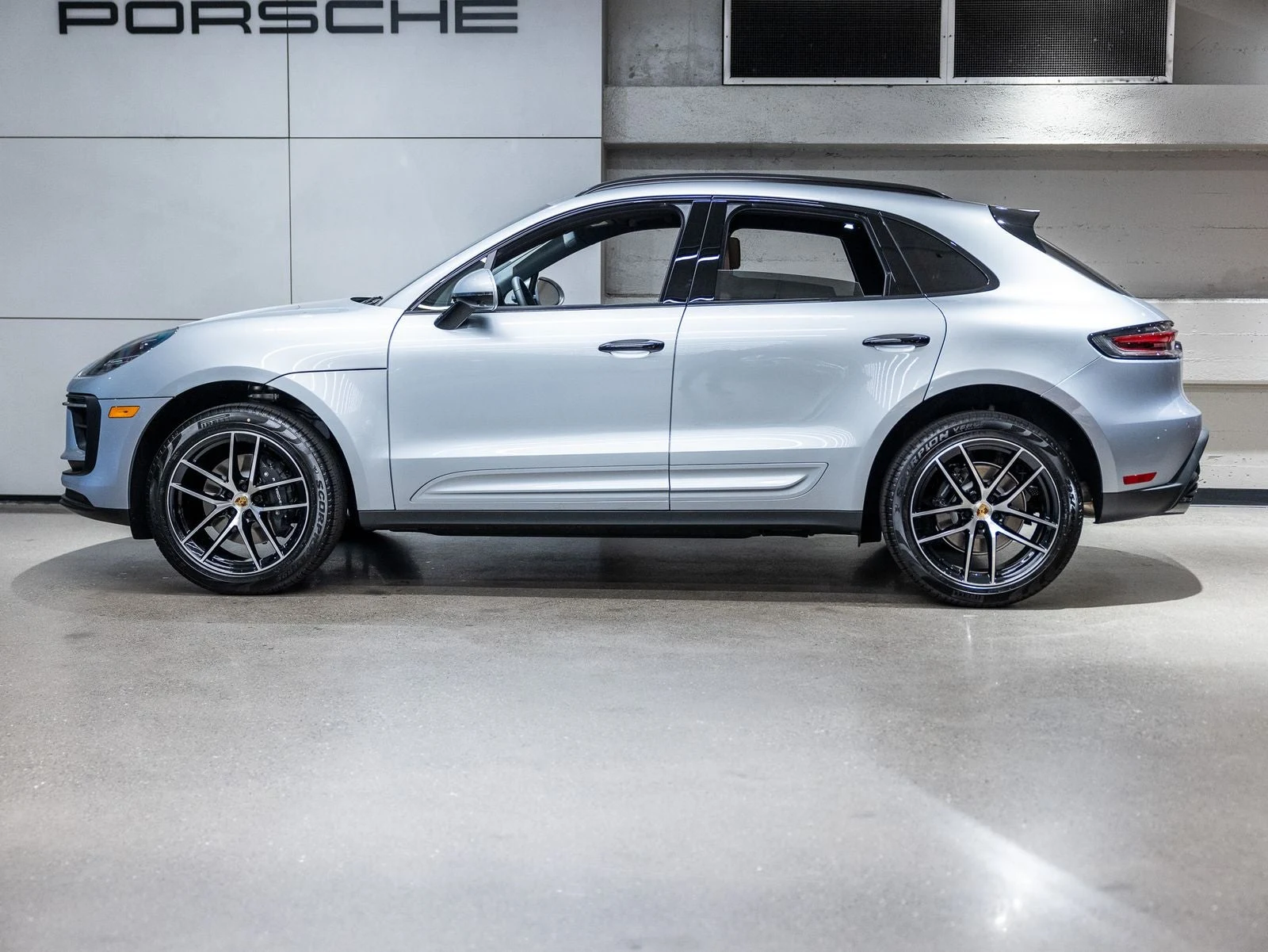 2026 Porsche Macan (95B), 2/20