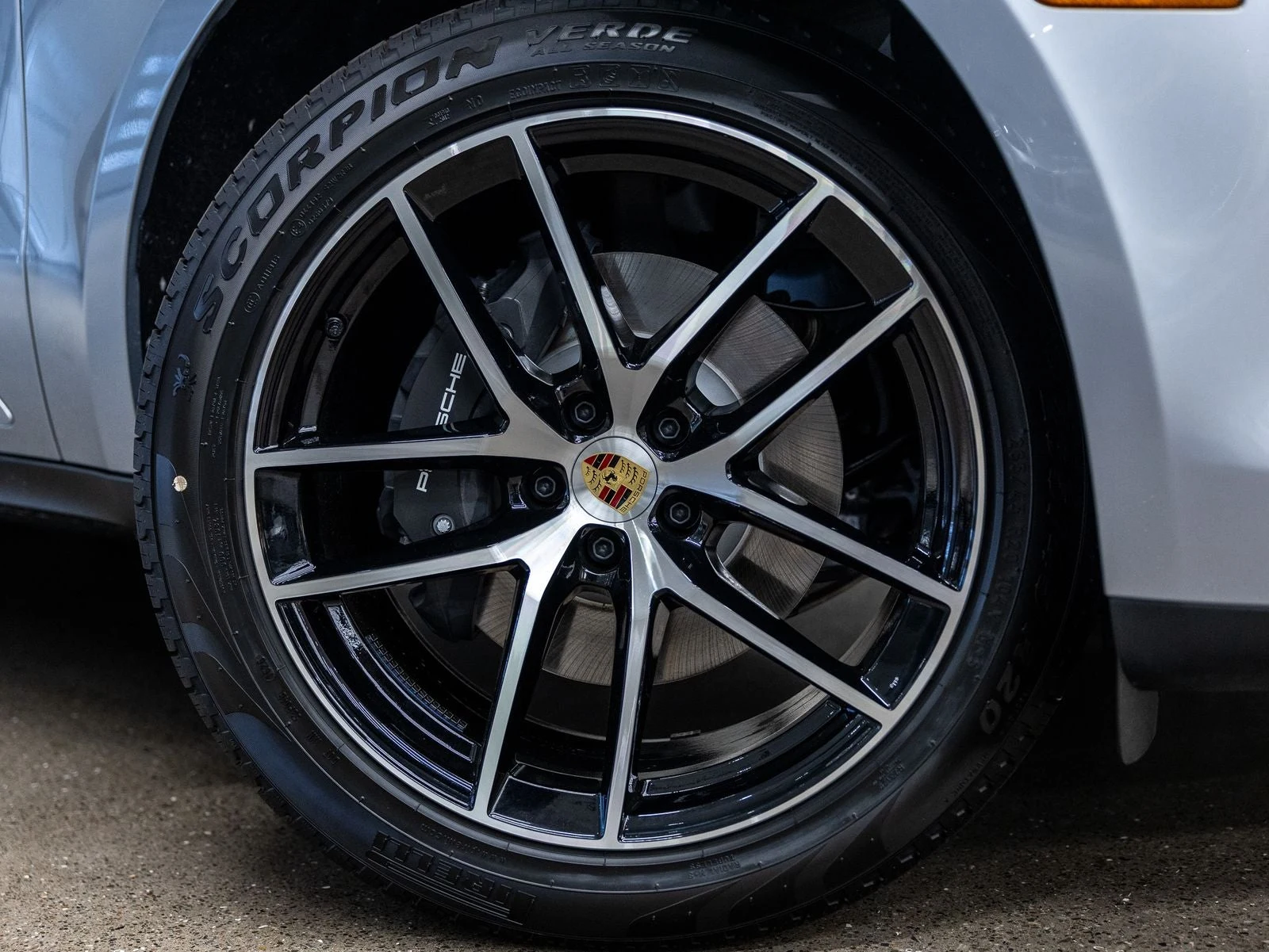 2026 Porsche Macan (95B), 19/20