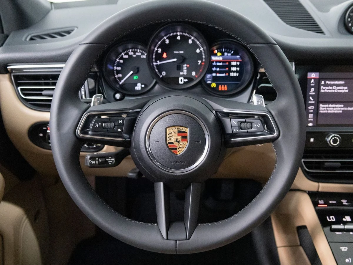 2026 Porsche Macan (95B), 18/20